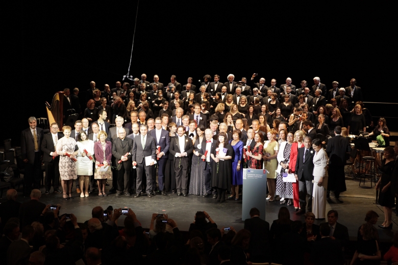 Group photo of the Grand Prix winners, EU Commissioner Navracsics, Europa Nostra’s President Plácido Domingo and chairpersons of the Awards Juries. Photo: Álvaro Marín