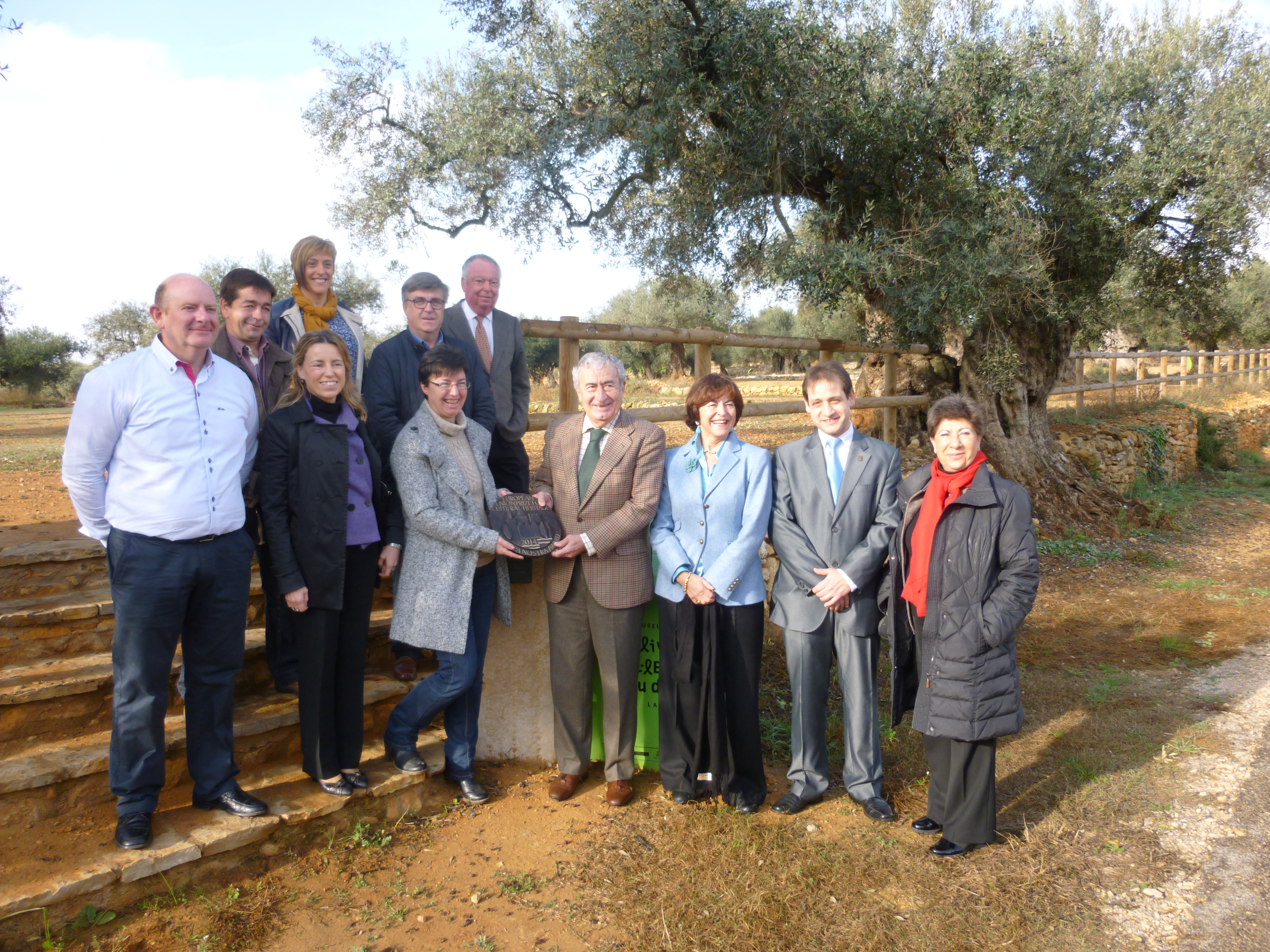 Group photograph taken during the visit to the Olive Tree Museum of Mas Pou in La Jana. Photo: Courtesy of Taula del Senia Commonwealth