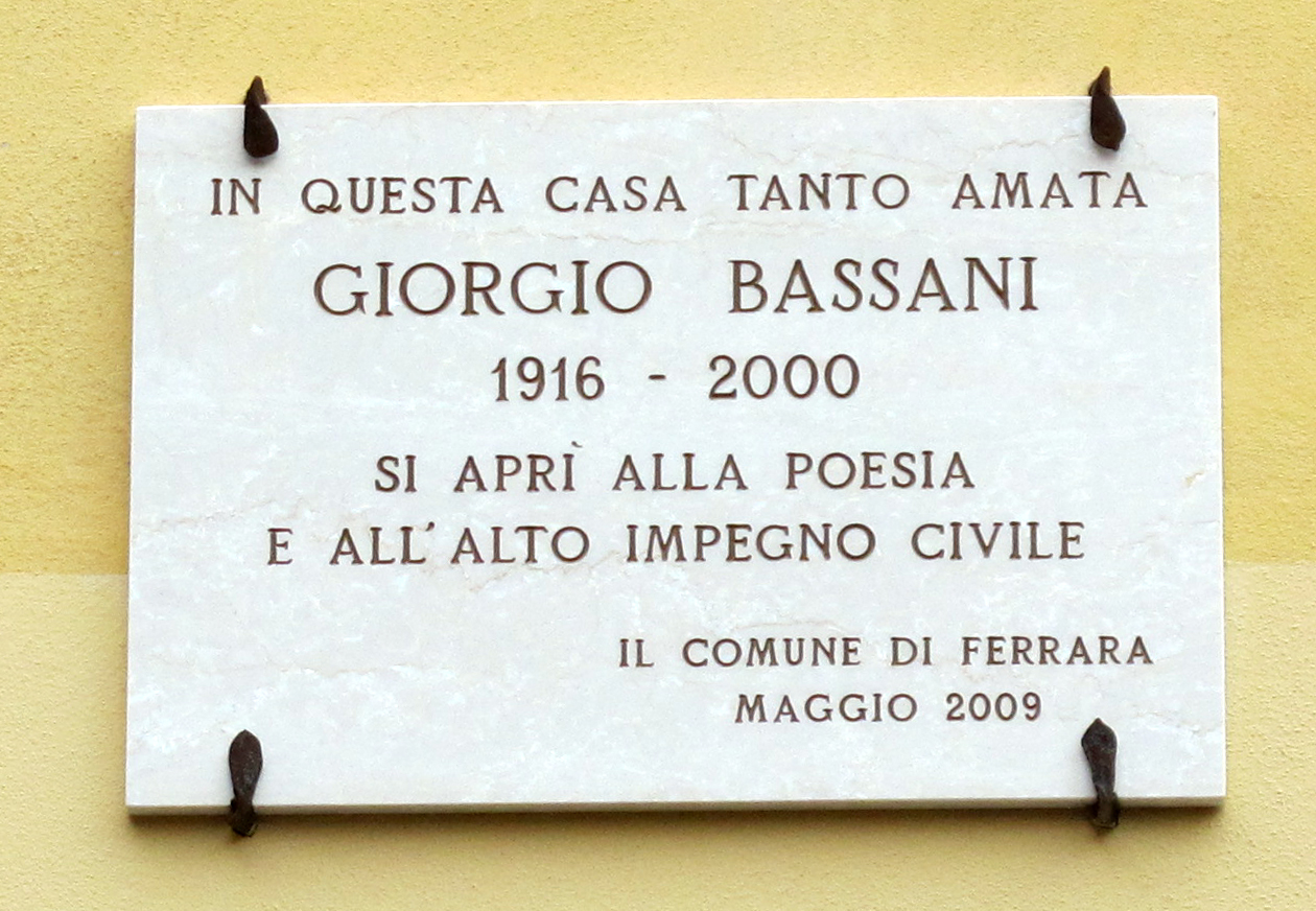 Plaque commemorating Giorgio Bassani at his family house in Ferrara, Italy Photo: Sailko CC BY-SA 3.0