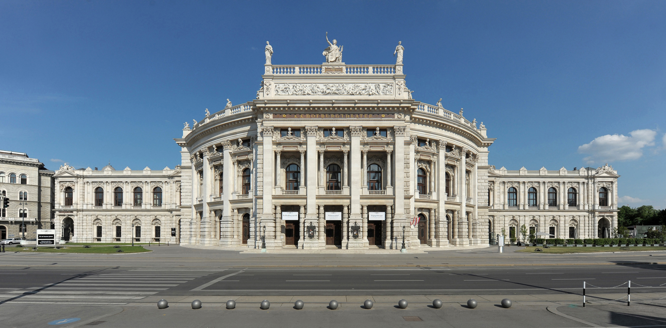 Photo: Burgtheater. © Georg Soulek-Burgtheater 