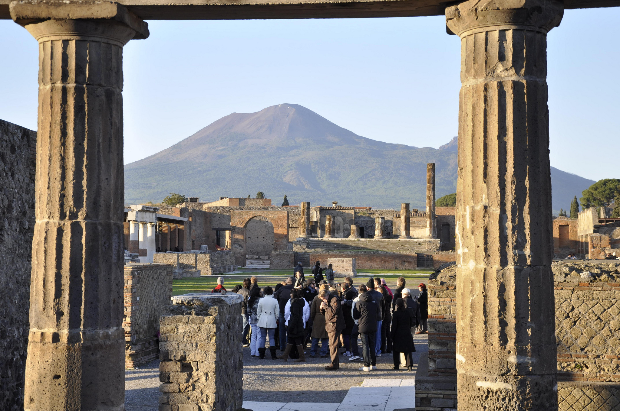 Photo: Pompeii Ruins; Tempio di Giove e Vesuvio Carlo Mirante CC-BY 2.0 